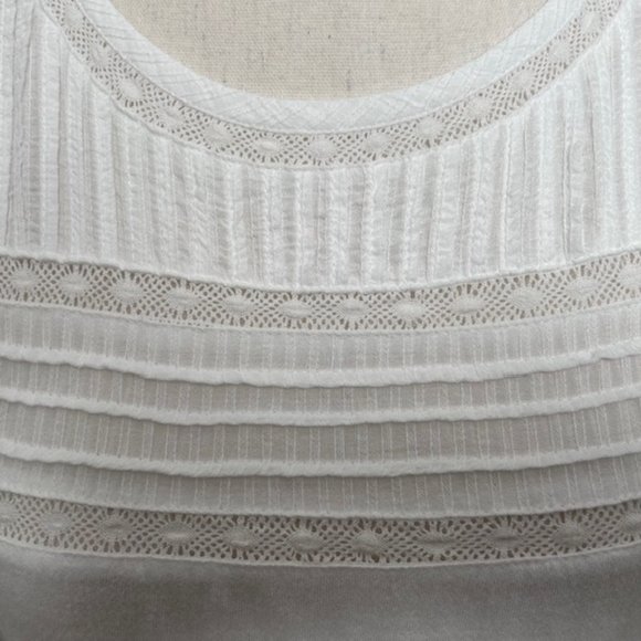 Pretty, Detailed White Cotton and Lace Puff Sleeve Blouse/Top - Picture 3 of 8